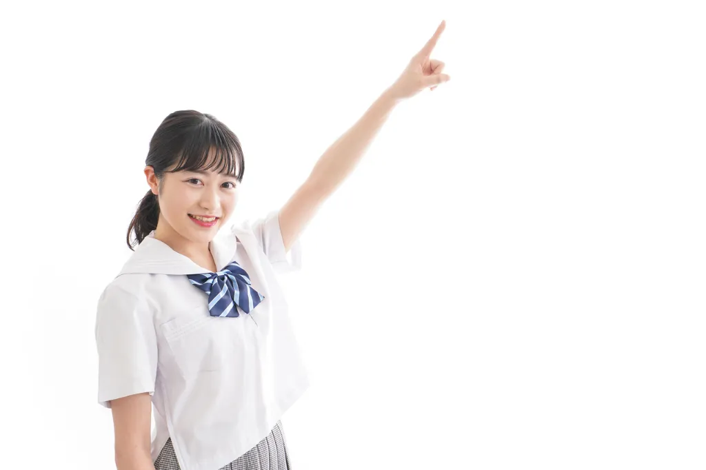 パソコンで学習する高校生